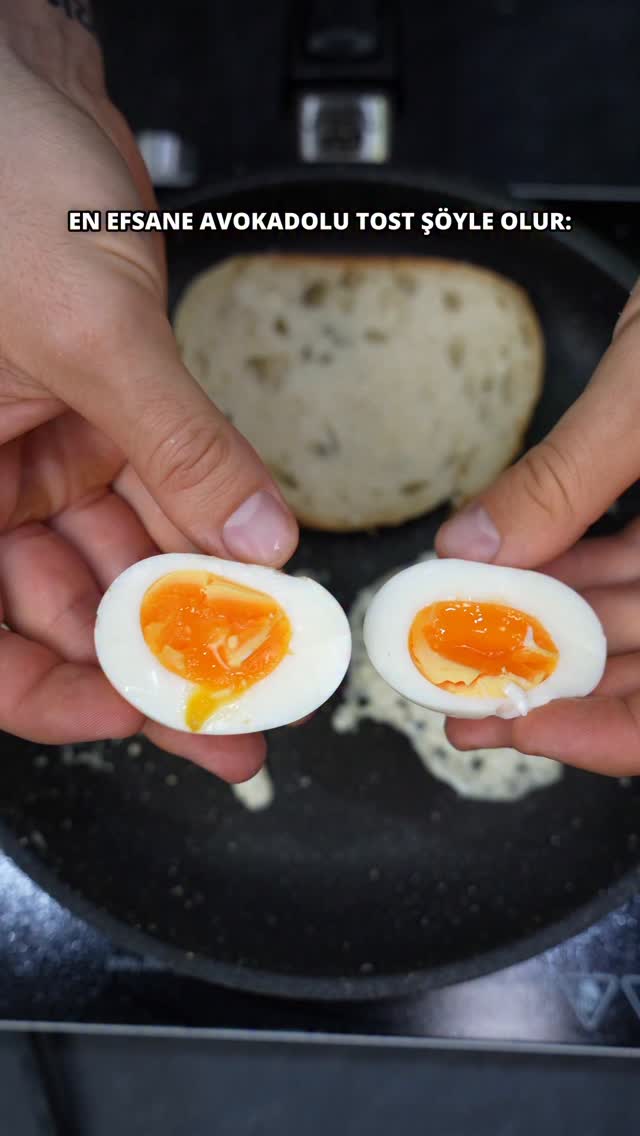 En efsane avokadolu tost 🥑🔥 300 kalorinin altında, hem tok tutar hem aşırı lezzetli. Beyaz ekmekten …