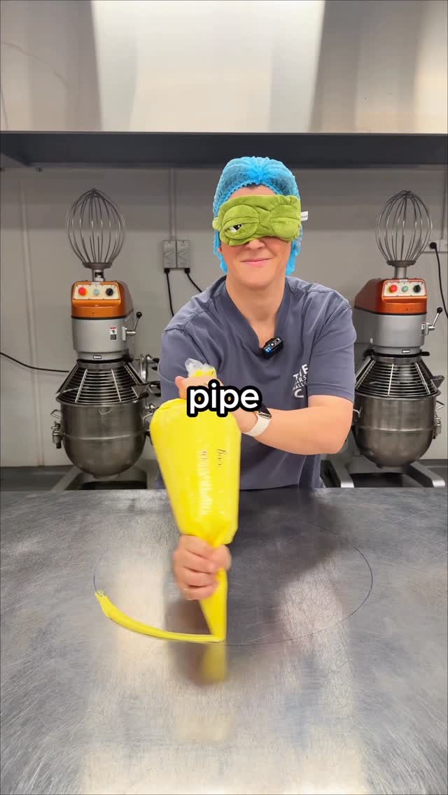 Who can pipe the BEST Circle? 🤔🫣