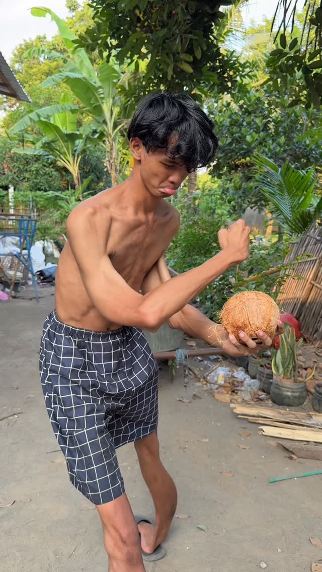 Nie kelapa aja pecah apalagi anuu 😅