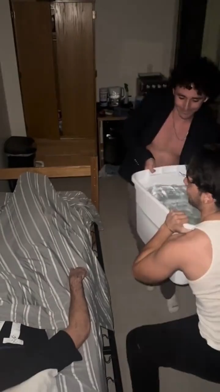 Sleeping Prank #funnyvideos #funny #funnytiktok #prank #fyp #usa #tiktok #Foryou