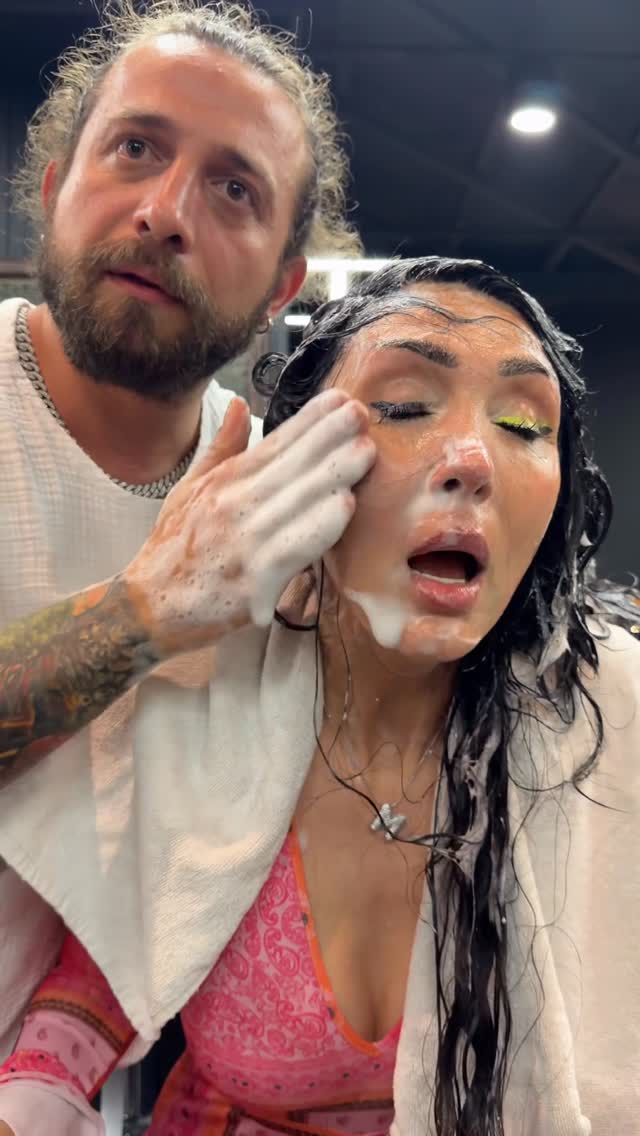The woman getting her hair washed at the barber 😂