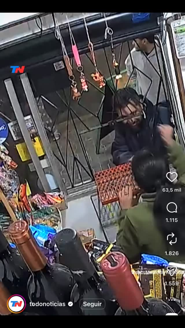 🚨 Bernal: frustraron un robo tirando sus pertenencias dentro de un comercio Momentos de tensión se v…