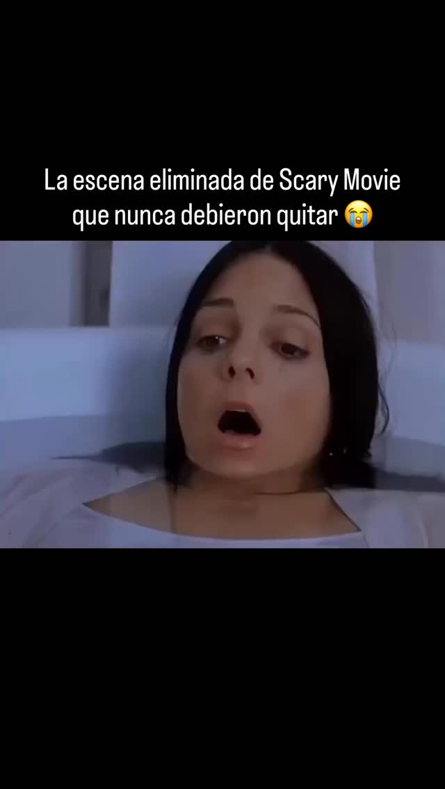 ¿Alguien me explica por qué rayos quitaron esta escena? Si pensabas que Scary Movie ya era lo sufici…