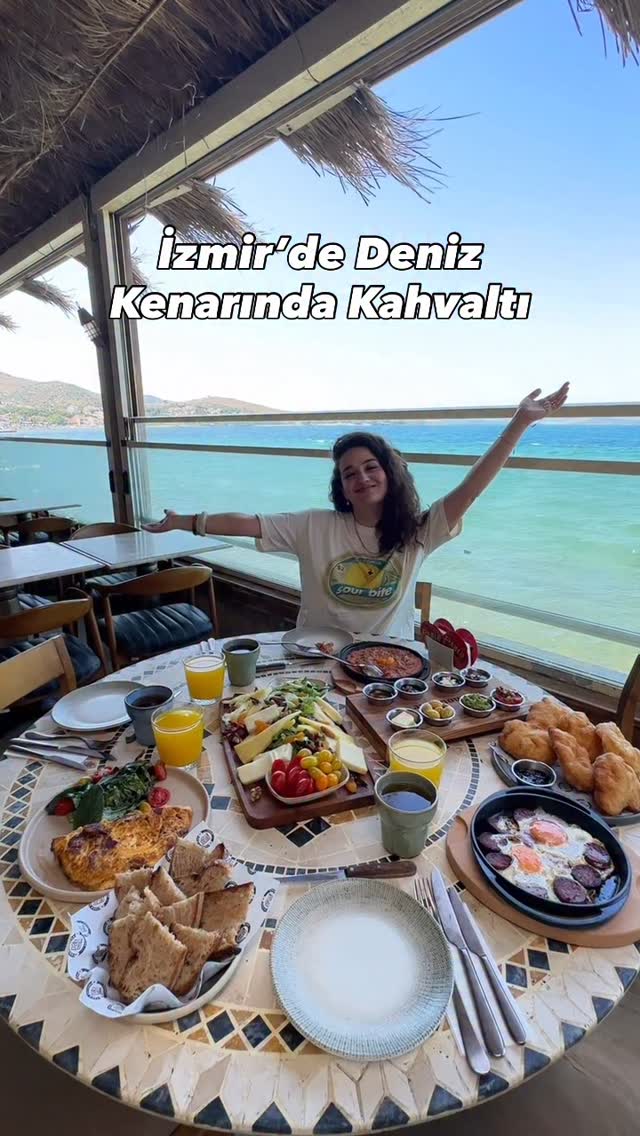 Denizim tam kenarında muhteşem bir kahvaltı önerisi ile geldim. Burası @amourettetr katkıları ile re…