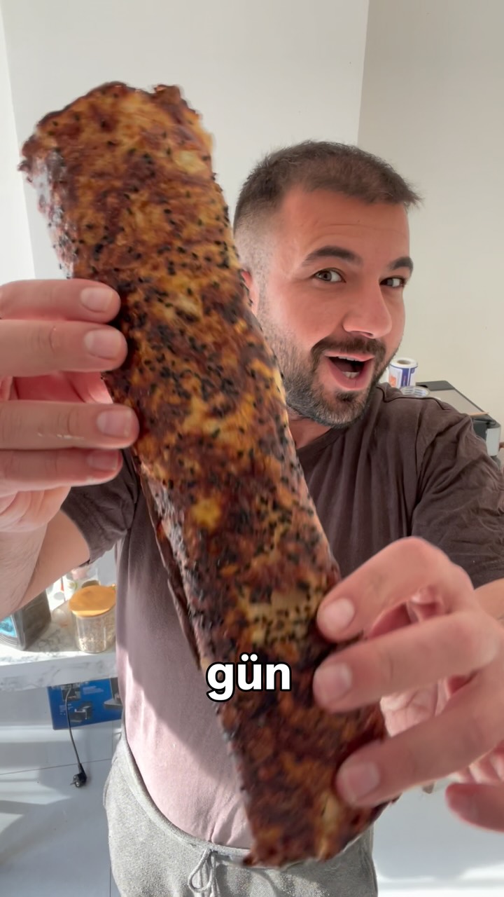 Soğandan lavaş yaptım 🧅🔥 İki tane soğanı rendeleyip suyunu sıktım. (Bu kısım önemli çünkü suyunu sık…