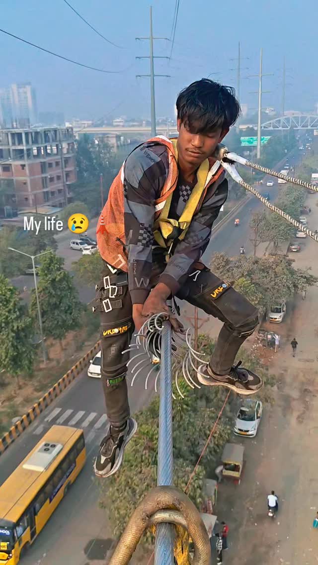 দিল্লিতে আমরা চারডাউনের কাজ করছি।#👷😢🗼