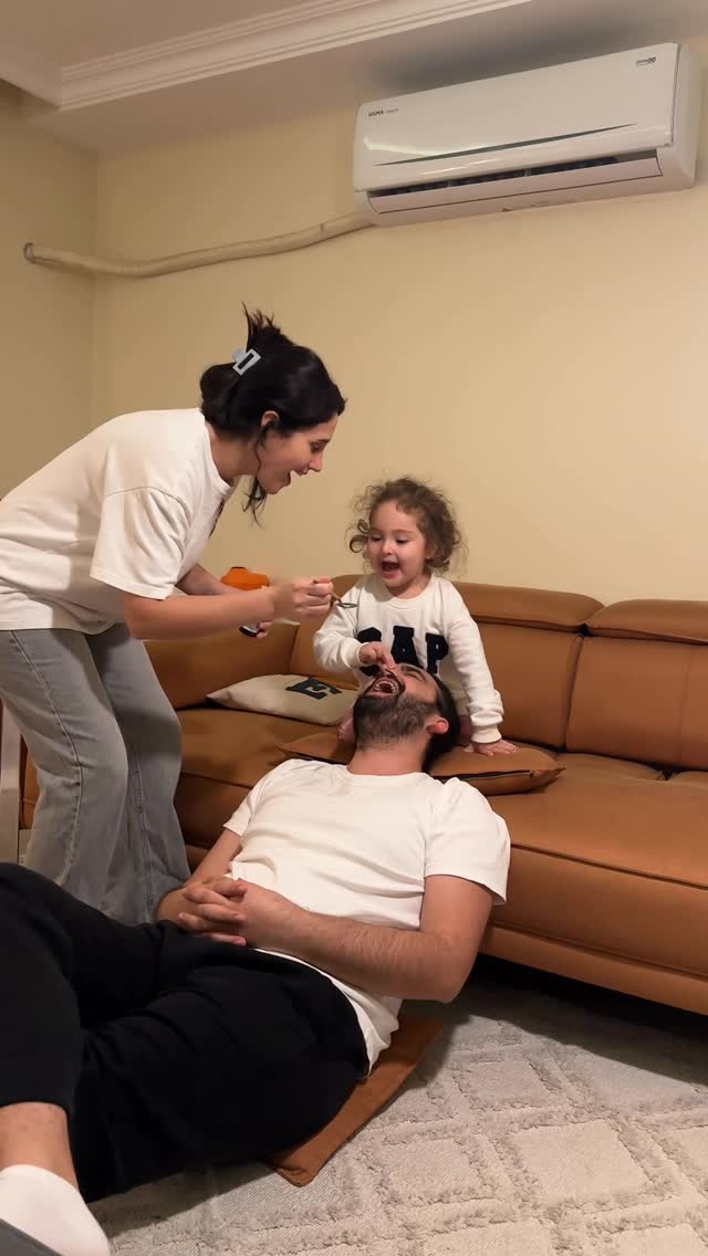 🧔🏻‍♂️Baba: 1 Aura 👧🏼Ada: 100000000 Aura 👑✨