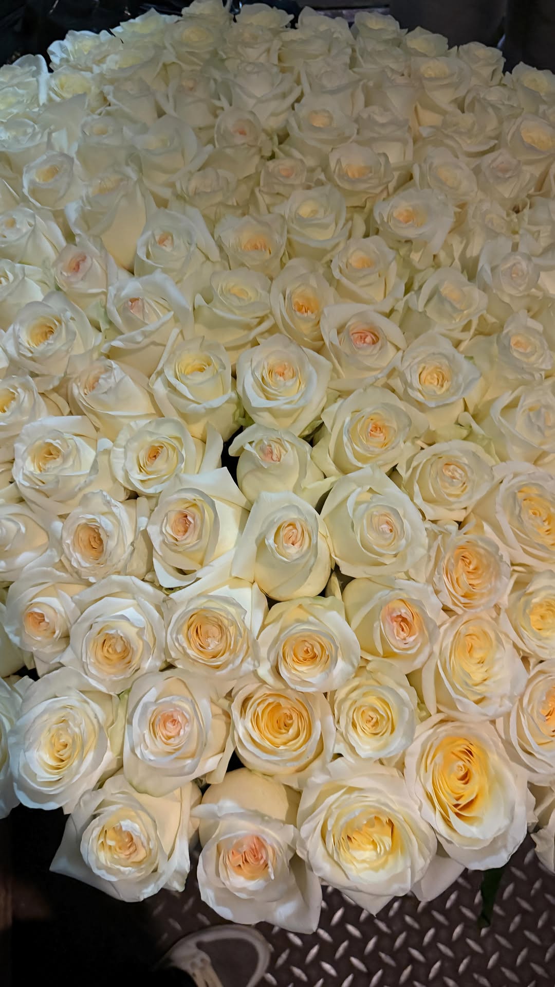 Добро пожаловать в наш интернет магазинFlowerMatket♥️ Огромные букет, корзины и коробки, это всё про…