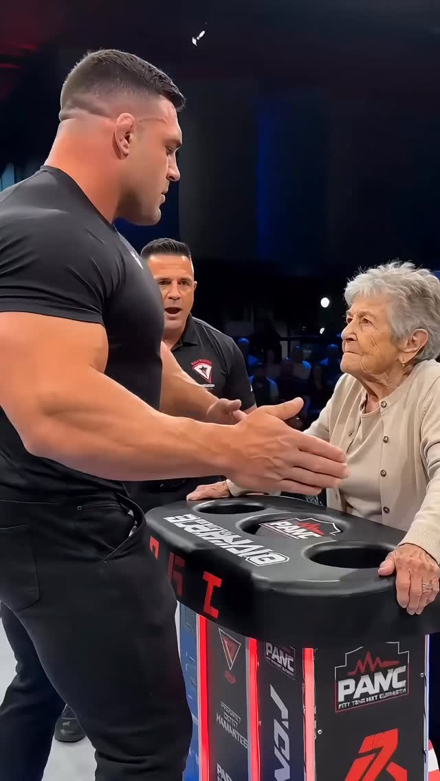 Бабуля показывает кто тут босс ↘️ Grandma shows who’s boss 👵🏻😎