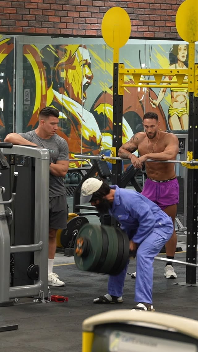 Still warmoping 🤭 #anatoly #gym #prank