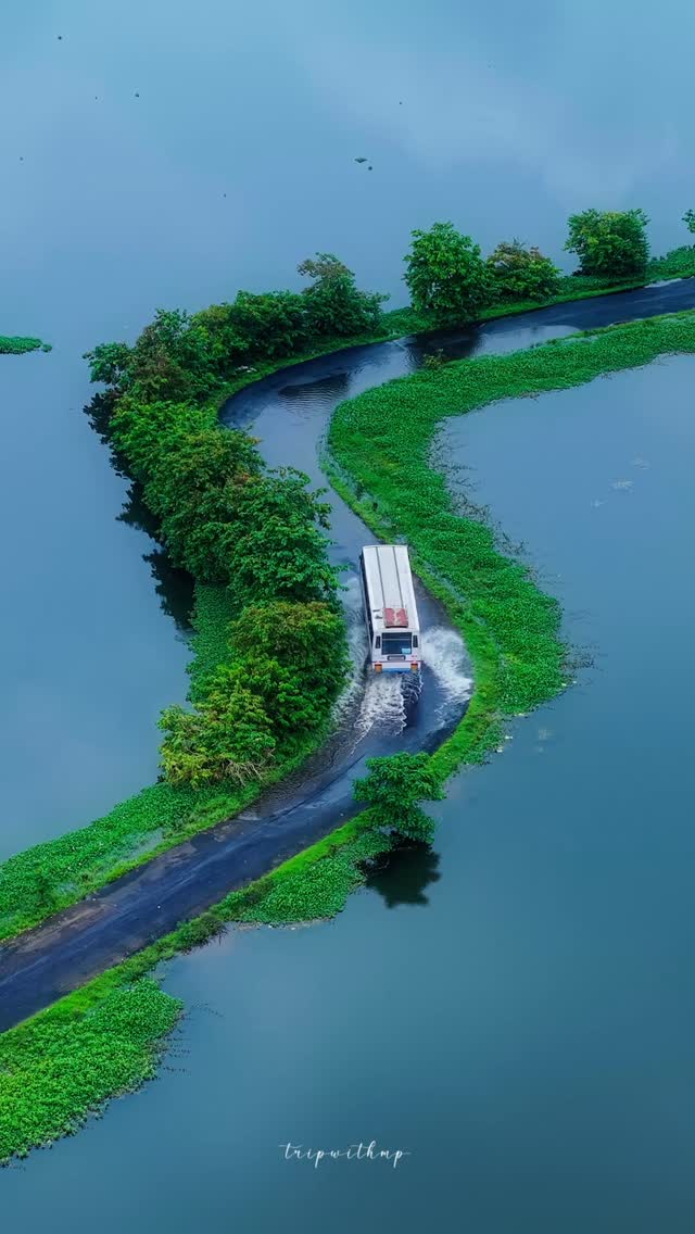 Monsoon rides of Kerala ✨🫶 Location: Veliyanad, Alappuzha - KSRTC bus via the beautiful routes of Ke…
