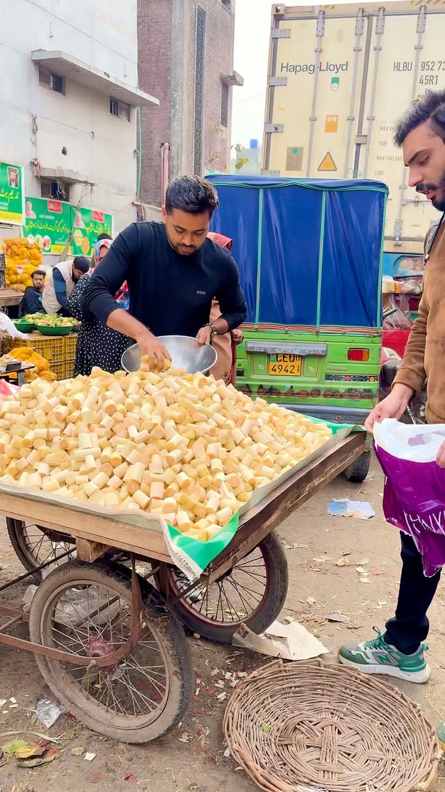 Big fun at vegetable market 🤣 #funny #funnyreels #comedy #prank ##funnymemes