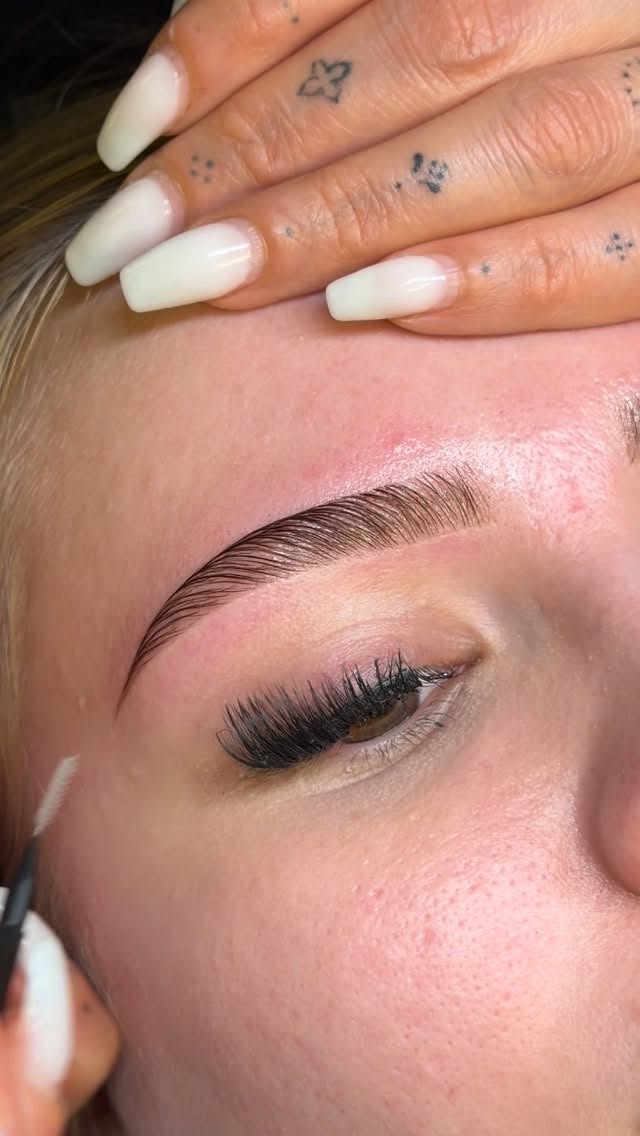 CLEAN BROWS 🪄 #browlamination #browartist #browgoals #browstylist #reel