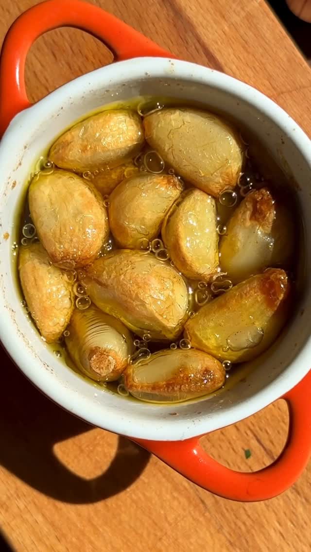 Garlic Confit Bread 𝐂𝐨𝐦𝐦𝐞𝐧𝐭 “𝐫𝐞𝐜𝐢𝐩𝐞” 𝐚𝐧𝐝 𝐈’𝐥𝐥 𝐬𝐞𝐧𝐝 𝐲𝐨𝐮 𝐭𝐡𝐞 𝐫𝐞𝐜𝐢𝐩𝐞! Full Recipe via 𝐋𝐢𝐧𝐤 𝐢𝐧 𝐦𝐲 𝐁𝐢𝐨 or…