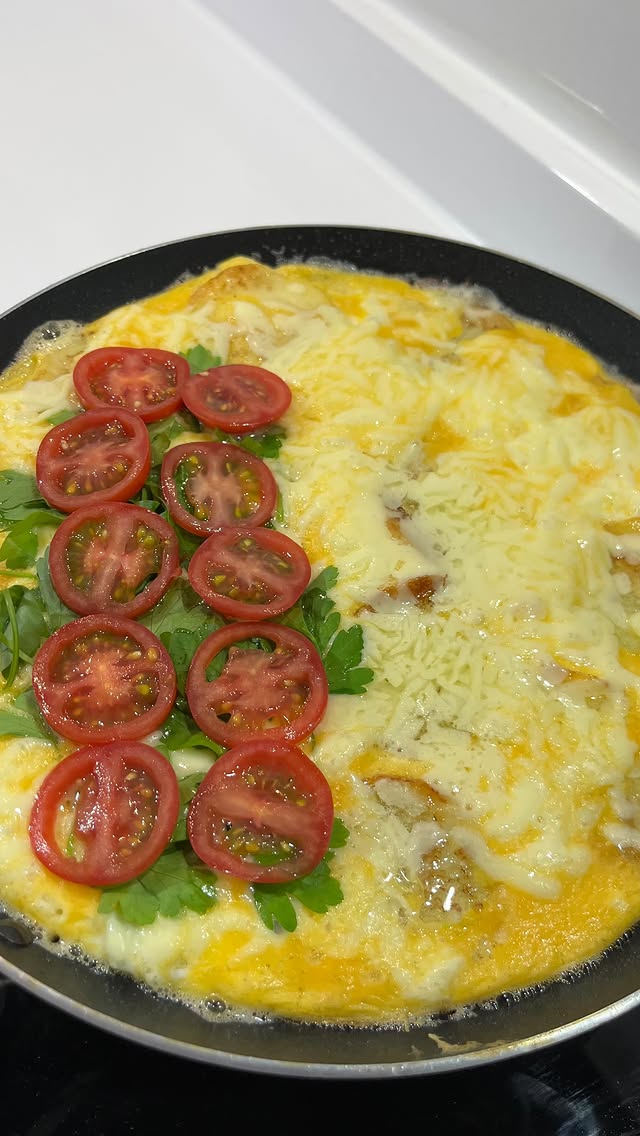 5 dakikada en leziz kahvaltıyı hazırlıyoruz 😍🔥 #kahvaltı #nefisyemektarifleri #yumurta #patates #pra…