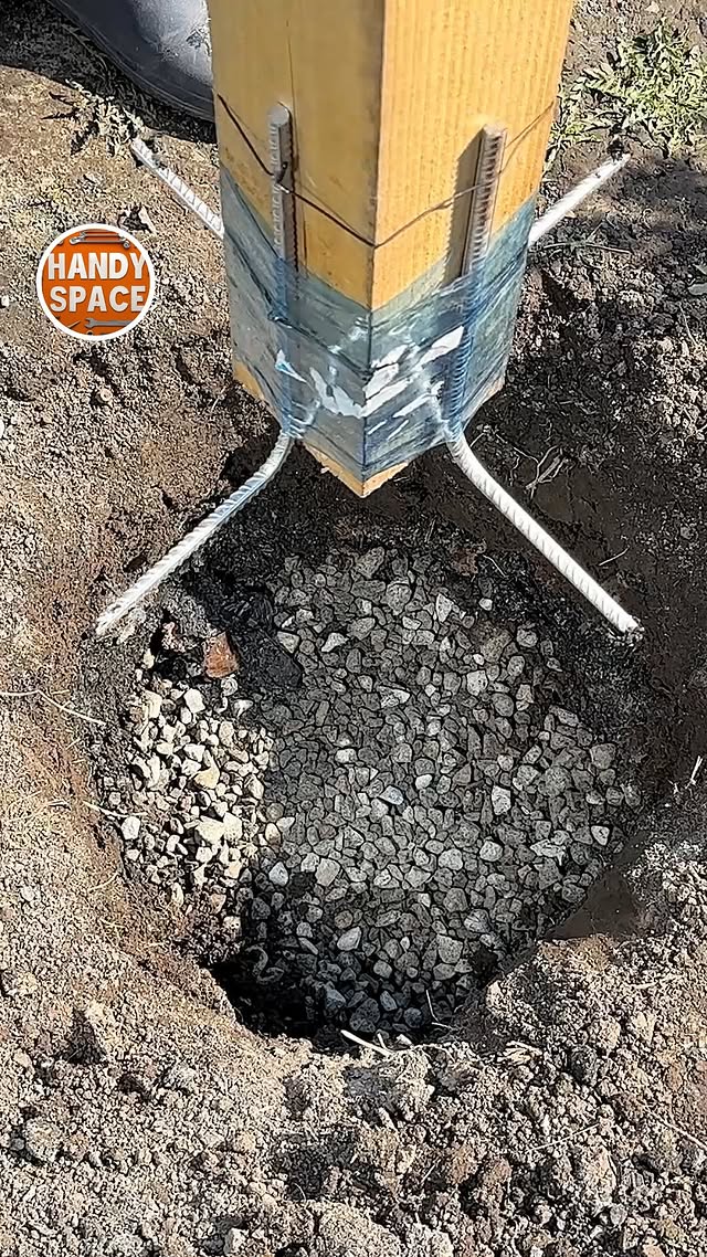 Stands_Forever!_Life_Hack_with_Fence_Post,_Bottle_and_Rebar! YouTube channel Handy Space: https://yo…