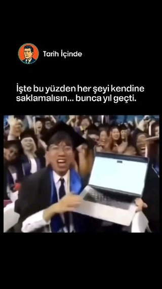 23 yaşında Çinli bir öğrenci Los Angeles'taki mezuniyet töreninde sahneye çıkıyor. Binlerce insan iz…