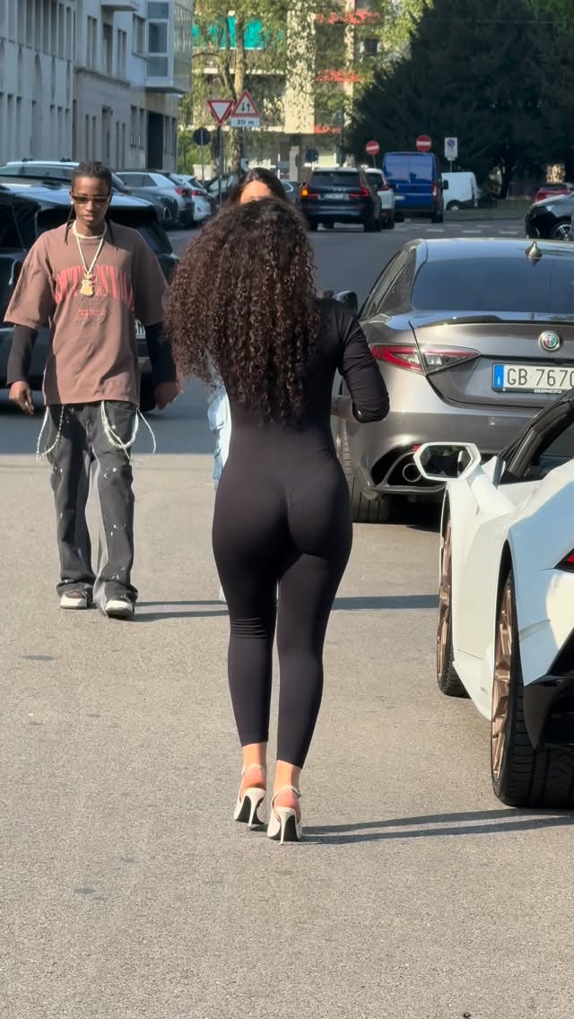 @afluxuryrent I helped her get in the car and she got pissed off🤣🤣#news #reels #instagram #milano #r…