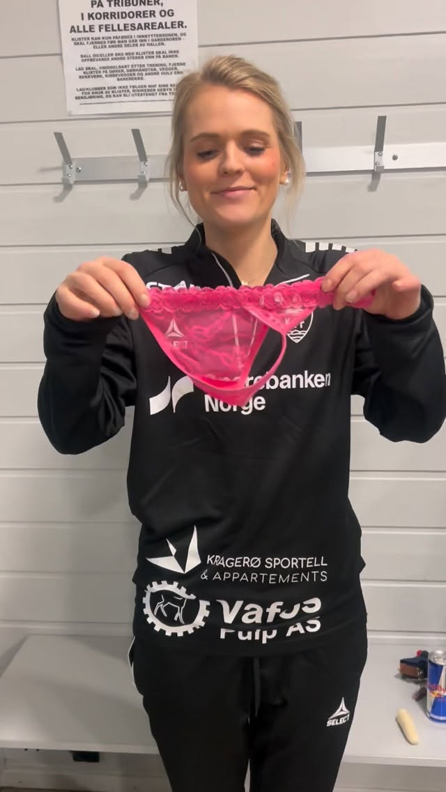 Ny bokstav, denne gangen bokstaven G ✌🏻 Ida trodde i et sekund ho hadde en tanga i hånda, meen sa ga…