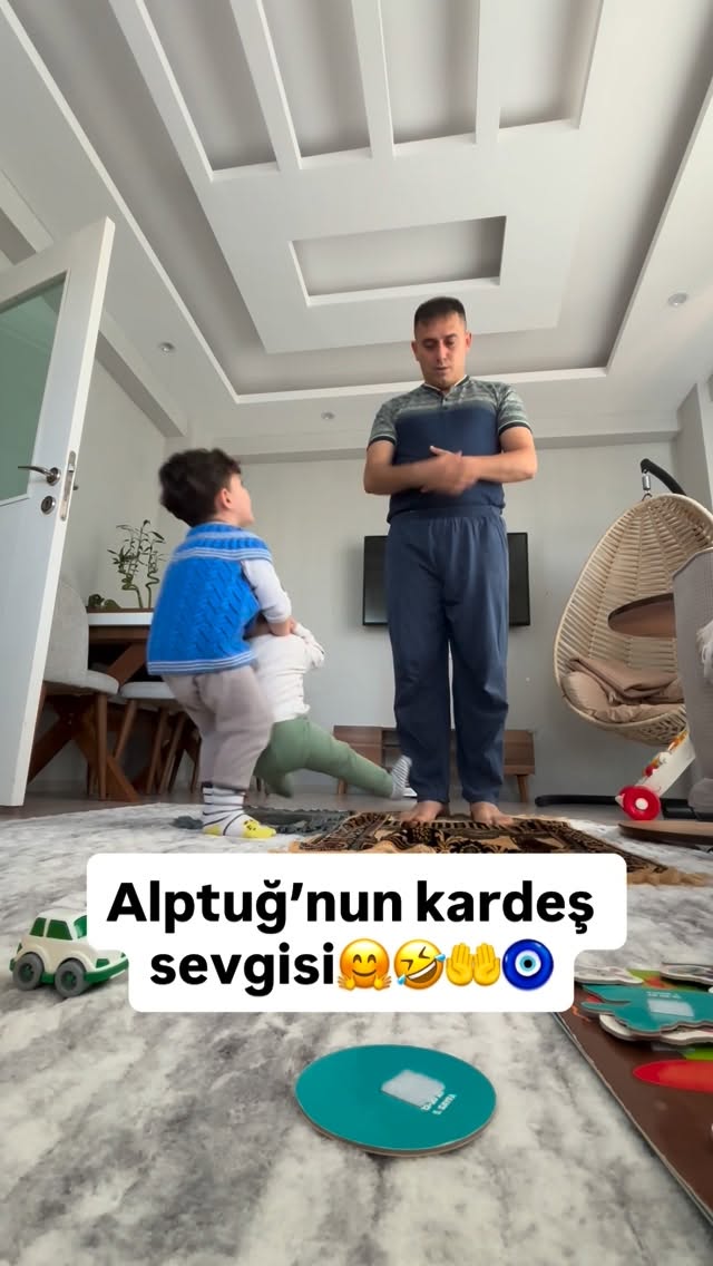 Çocuklugumuzda namaz kılarken neler yaşadıgimızı bır hatırlıyalım istedik yorumlarda buluşalım 😂 anı…
