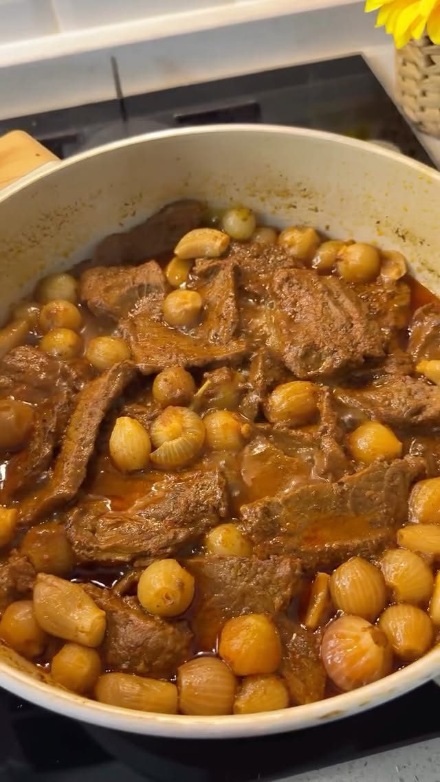 Bunu mutlaka Ramazanda denemelisiniz. TENCEREDE SOSLU ET Malzemeler 300 gr dana et En yumuşak kısmı …