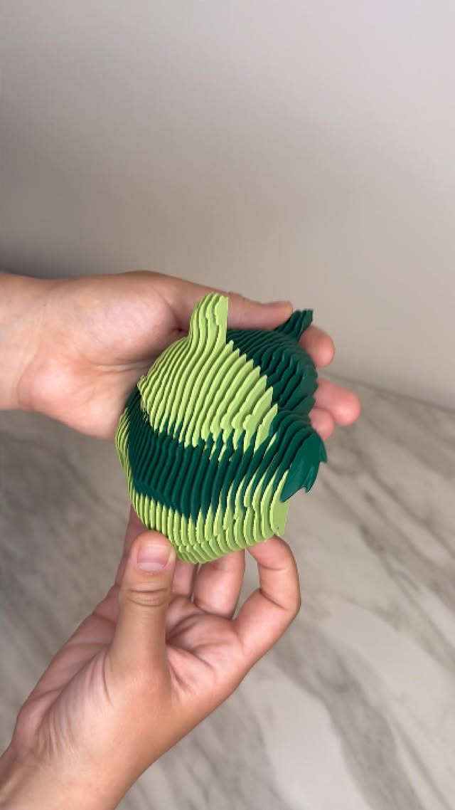 I know it’s not Christmas season… but tell me this hypnotic Grinch fidget isn’t weirdly satisfying 👀…