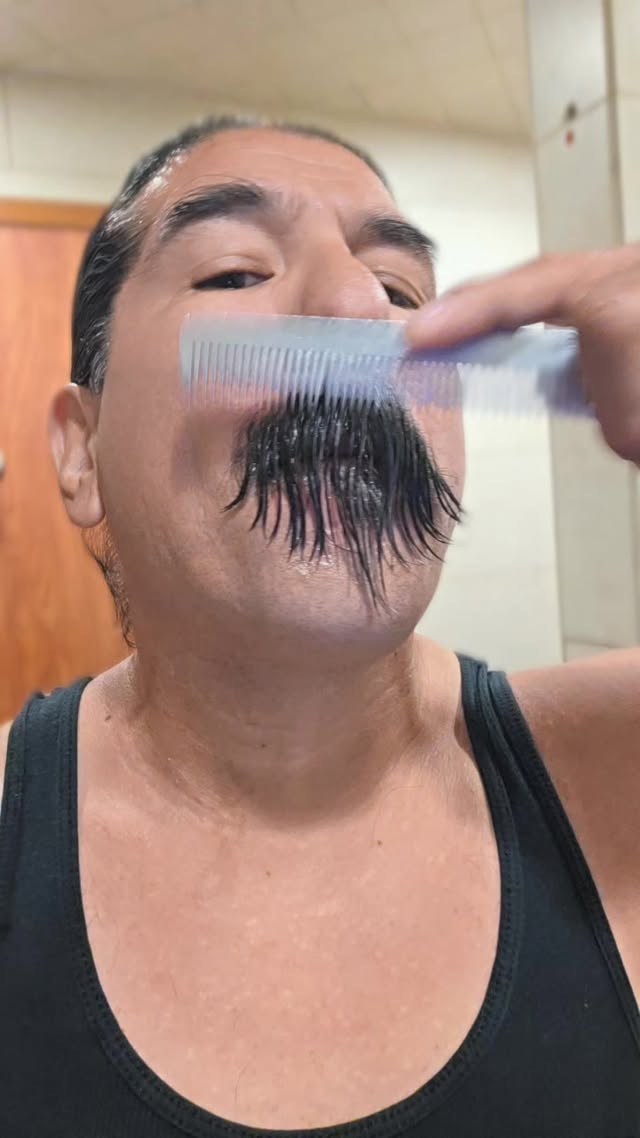 #mustachroutine #truckstopshoweroutine #foryoupagereels #amigodelbarrio #mustachroutine