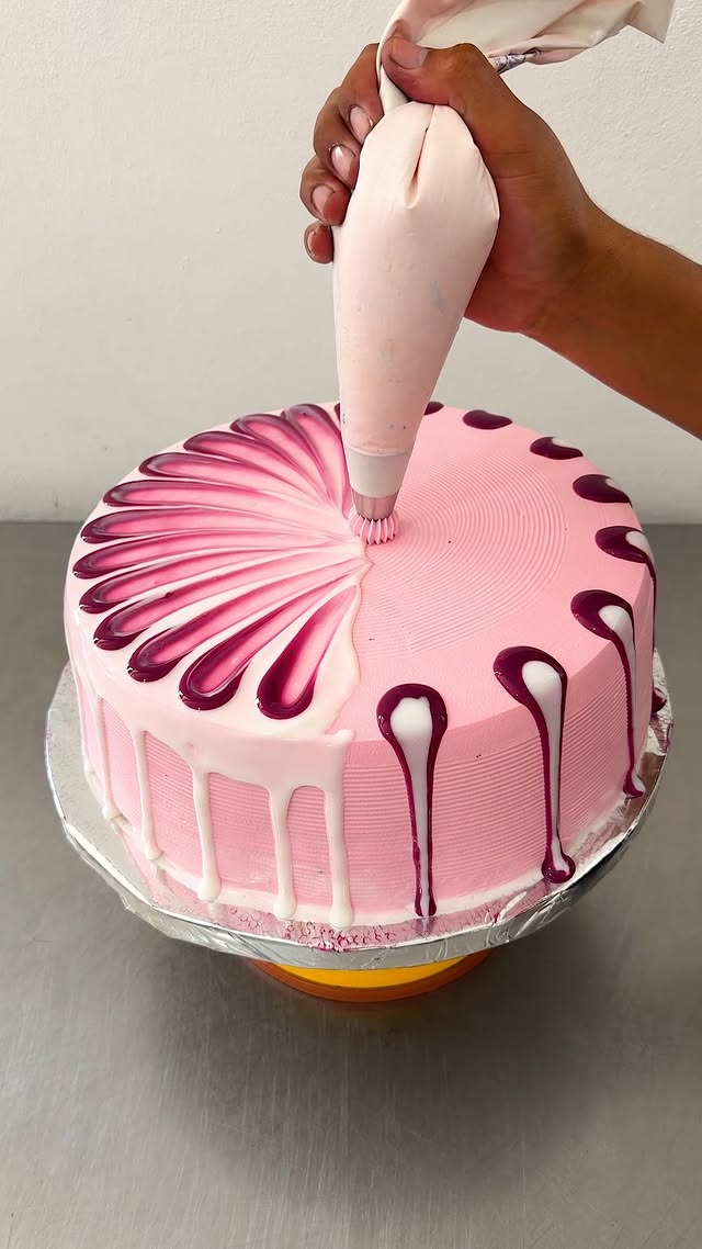 ESTA TECNICA ES SUPER SENCILLO PARA DECORAR UNA TORTA