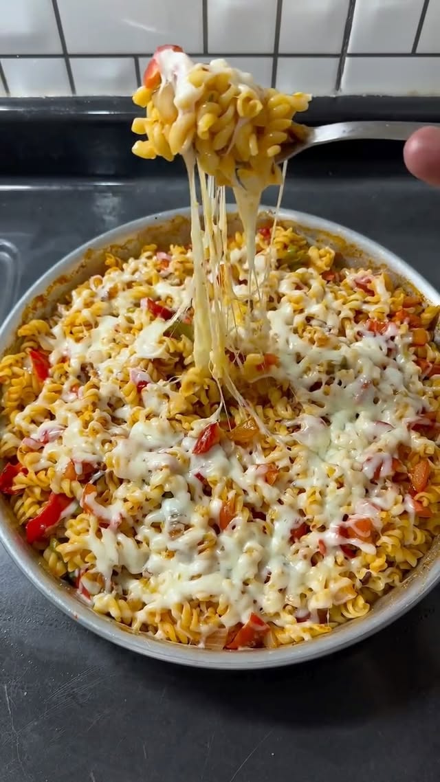 Tek tepside pizza tadında makarna😍