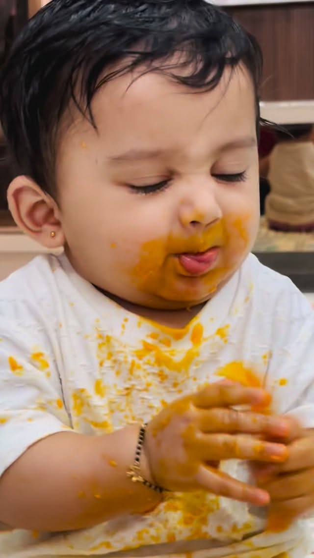 Mango thief caught Red-handed 🥭🥭 #mango #mangoseason #mangokids #foodie #AAMchimumbai