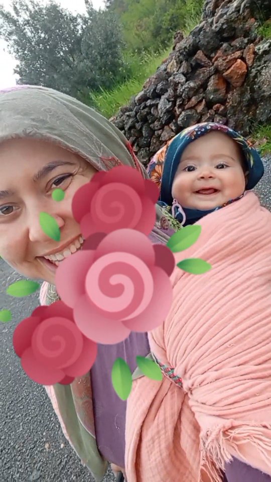 Bazı kızlar gezmelerde 🧚‍♀️❤💅 . . . . . . . #viralreels #baby #villagelife #village #babygirl