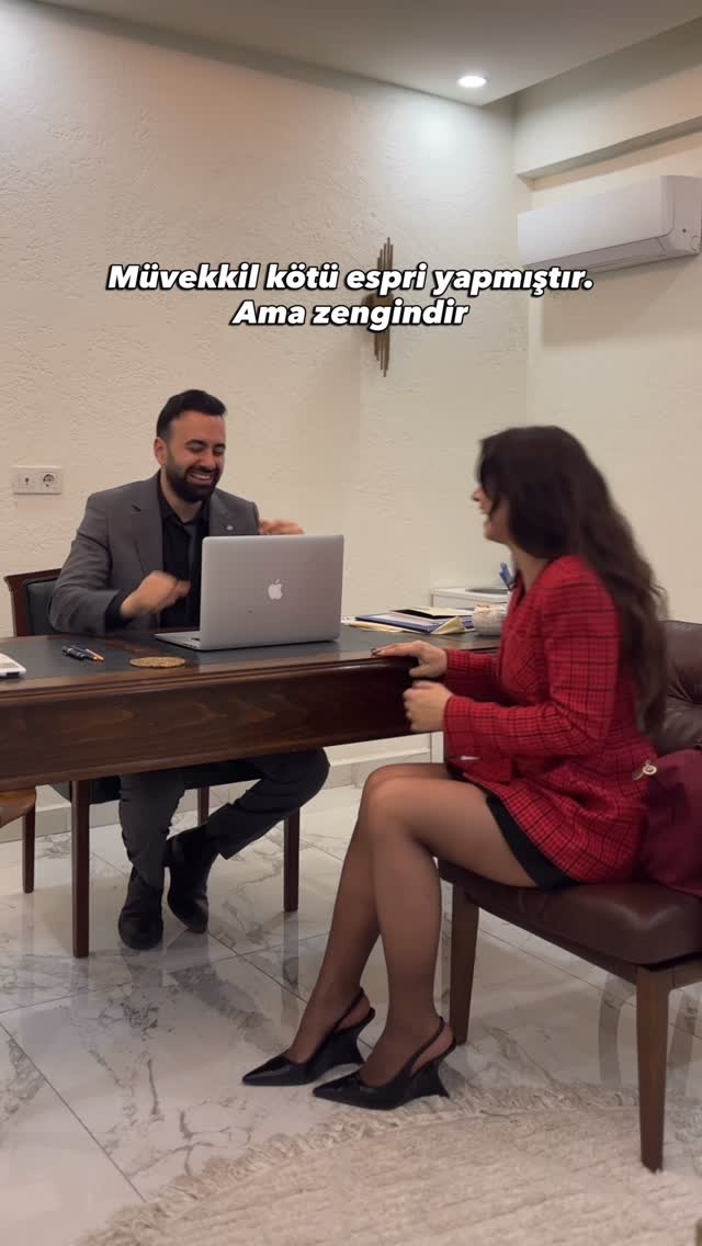 Mecburen gülüyoruz 🥲