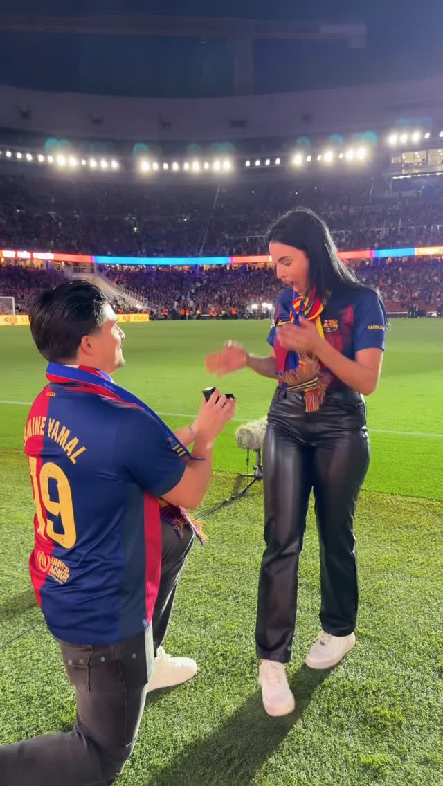 She said YES! 💍 Ha dit que sí! ¡Ha dicho que sí!