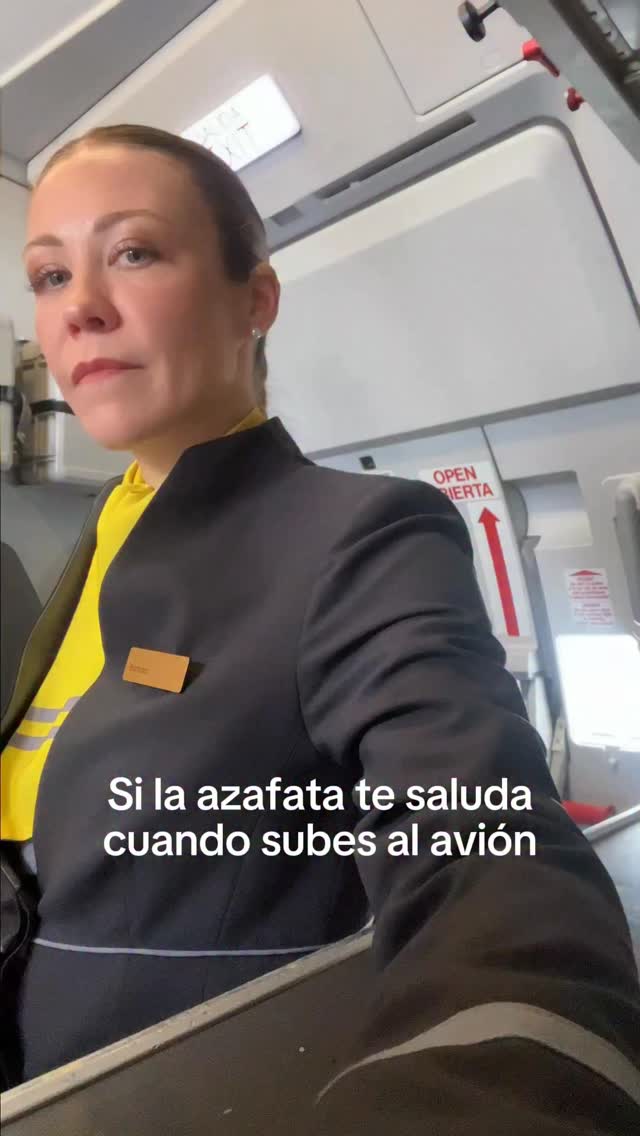 ¿Sabías que las #azafatas no te saludamos solo por cortesía? ✈️ Cuando subís al #avión y te recibimo…