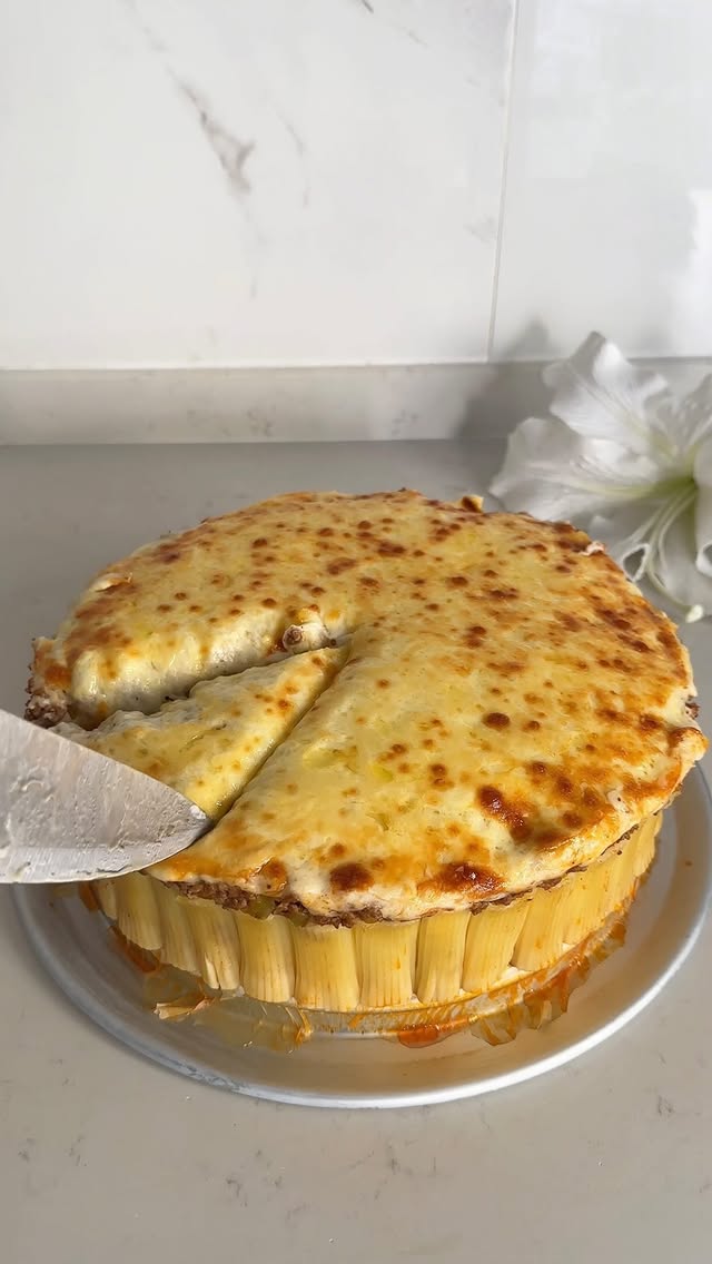 Yediğim en güzel fırın makarna, net ❣️ Malzemeler 500 gr rigatoni makarna Kıymalı harç için; 2 adet …