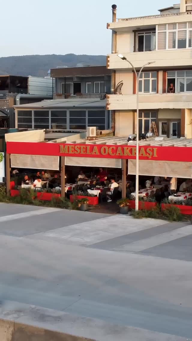 Keyif, lezzet, samimiyet dolu bir sohbet… Mesela Ocakbaşı’nda her şey bir sohbetle başlar. 💬✨ Bir ya…