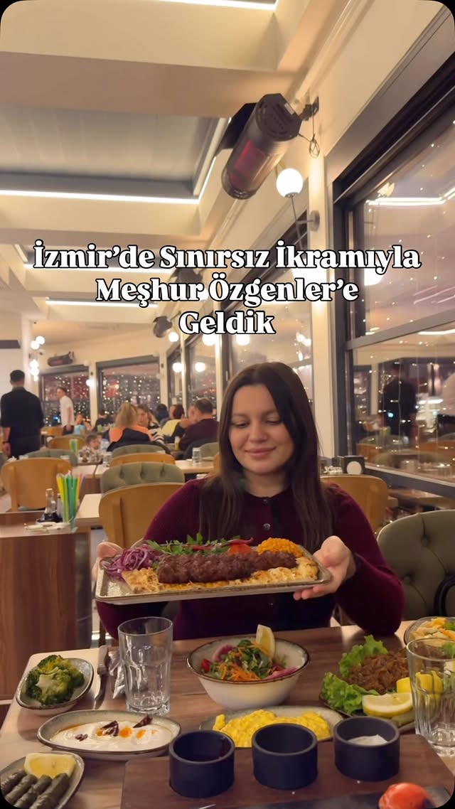 “Mutlaka gidelim!” dediğin arkadaşına gönder. ✨İzmir’de sınırsız ikramıyla meşhur Özgenler’e geldik.…