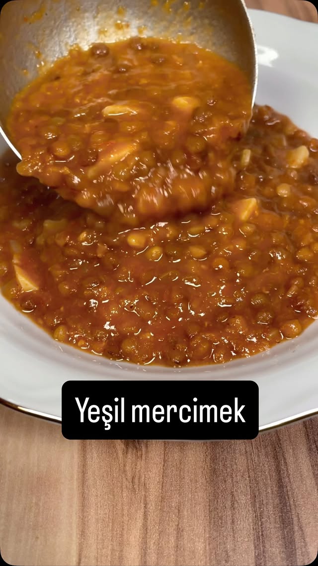 YEŞİL MERCİMEK • 1 su bardağı yeşil mercimek • 1 soğan • 1 tatlı kaşığı kimyon • 2 adet kuru acı bib…